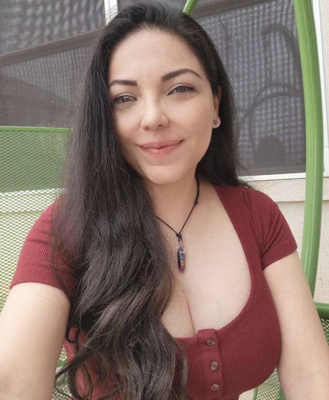 would you be my loving and attentive sugar baby? and i spoil you ? (not applicable to age 40 and above) would you be my loving and attentive sugar baby? and i spoil you ? (not applicable to age 40 and above)